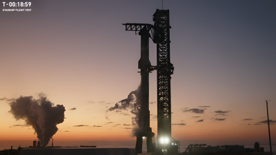 Компания SpaceX впервые успешно посадила ракету-носитель Super Heavy на стартовую площадку