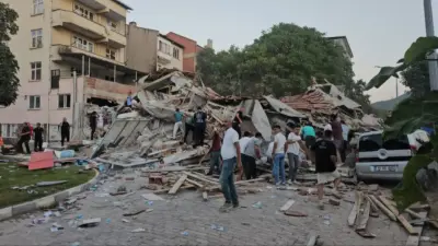 Десять домов обрушилось в Турции во время землетрясения