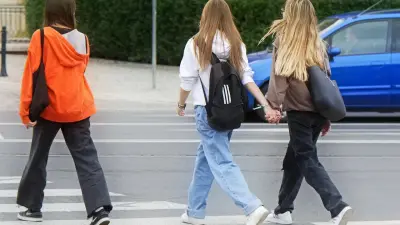 Шесть школьниц издевались и вымогали деньги у сверстницы в СКО: их могут отправить в спецшколу