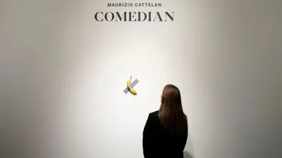 Во Франции посетитель музея съел банан с работы Каттелана за 6,2 млн долларов