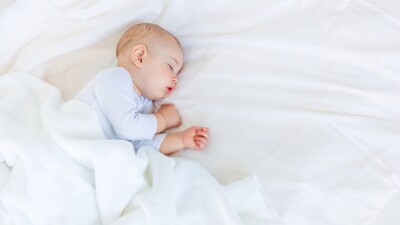 Карагандинка дважды отдала своих новорождённых детей незнакомым супружеским парам прямо в роддоме