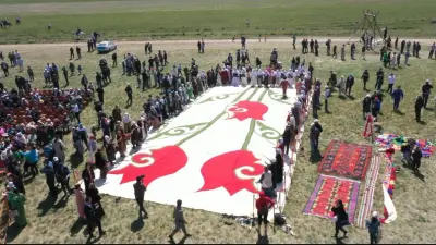 Войлочный ковёр площадью 200 квадратных метров создали ремесленники Жамбылской области