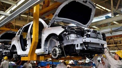 "Из-за ухудшения экономических условий": Audi отменит повышение зарплат и сократит премии 55 тысяч сотрудников