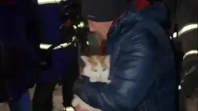 Пожарные спасли 25 человек при пожаре в многоэтажке в Караганде