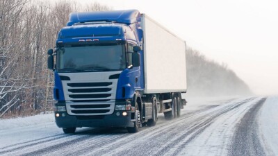 Большегруз из Беларуси застрял на трассе в Абайской области