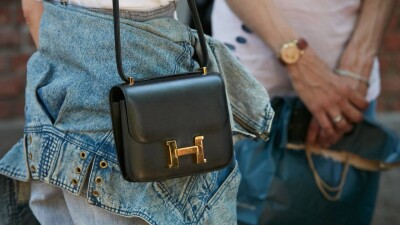 Одиннадцать сумок Hermès украли у родственницы эмира Катара в поезде по пути в Париж