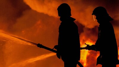 Дом и хозпостройки сгорели в одном из сёл СКО: жертв удалось избежать