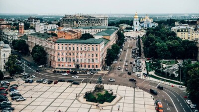 "Обрушилась штукатурка": баллистическая ракета упала недалеко от посольства Казахстана в Киеве