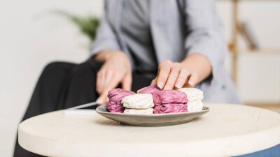 Женщина погибла во время конкурса по поеданию зефира на благотворительном мероприятии в Великобритании