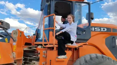 Школьница из Абайской области разработала экоасфальт из пластиковых отходов