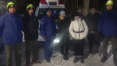 Спасатели помогли туристам, застрявшим в горах Алматы