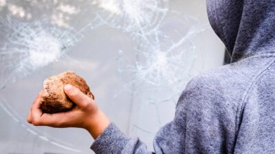 Осквернил памятник ветеранам войны: вандала задержали в Зеренде
