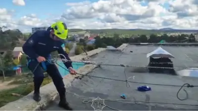 Пятилетний ребёнок оказался заперт один в квартире в Бурабае: ему на помощь пришли спасатели 