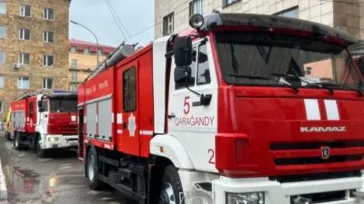 В Караганде спасатели МЧС эвакуировали 33 человека из горящего дома