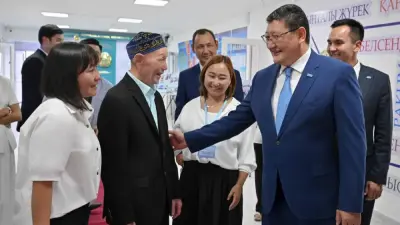 "Беру под личный контроль": что обещал Берик Уали во время поездки по сёлам Абайской области