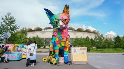 В центральном парке Астаны появилась фигура кота из переработанного пластика