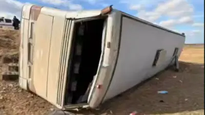 Вахтовый автобус опрокинулся в Карагандинской области 