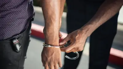 Задержанный в Алматы преступник сменил пол, пока его искал Интерпол