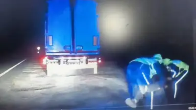 Патрульные спасли дальнобойщика, который перенёс инсульт на трассе Семей – Павлодар