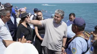 Вице‑премьер Кошербаев поговорил с туристами на Алаколе и осмотрел местные пляжи