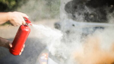 Что делать, если автомобиль загорелся прямо в пути, рассказали в МЧС Казахстана