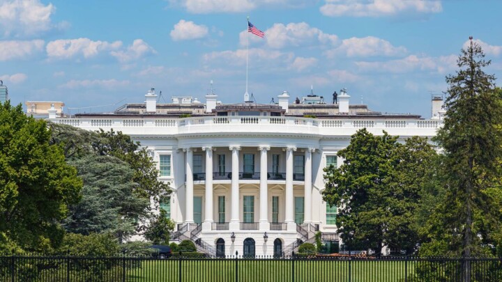 Бывший советник  Дональда Трампа считает Илона Маска "очень опасным" для избранного президента США