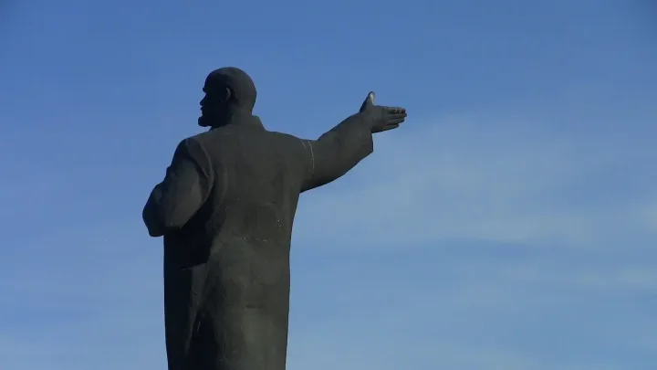 В Кыргызстане демонтировали самый высокий памятник Ленину в Центральной Азии