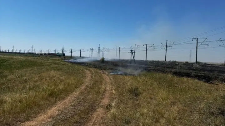 Возгорание сухой травы потушили в трёх районах Акмолинской области