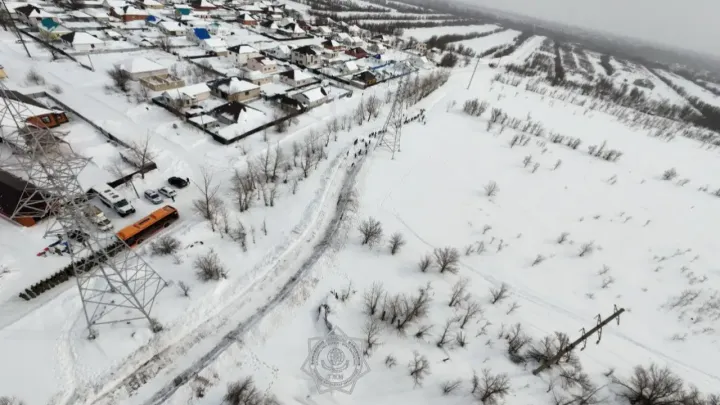 В Актобе готовятся к паводкам: военнослужащие очистили от снега полкилометра канала 