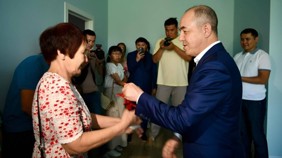 Пострадавшие от паводка дачники из Уральска получили ключи от квартир / Фото: пресс-служба акимата Западно-Казахстанской области