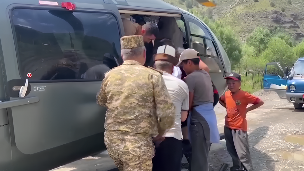 28 июня из-за сильных дождей в Кыргызстане сошёл разрушительный сель / Скриншот видео: МСЧ Кыргызстана