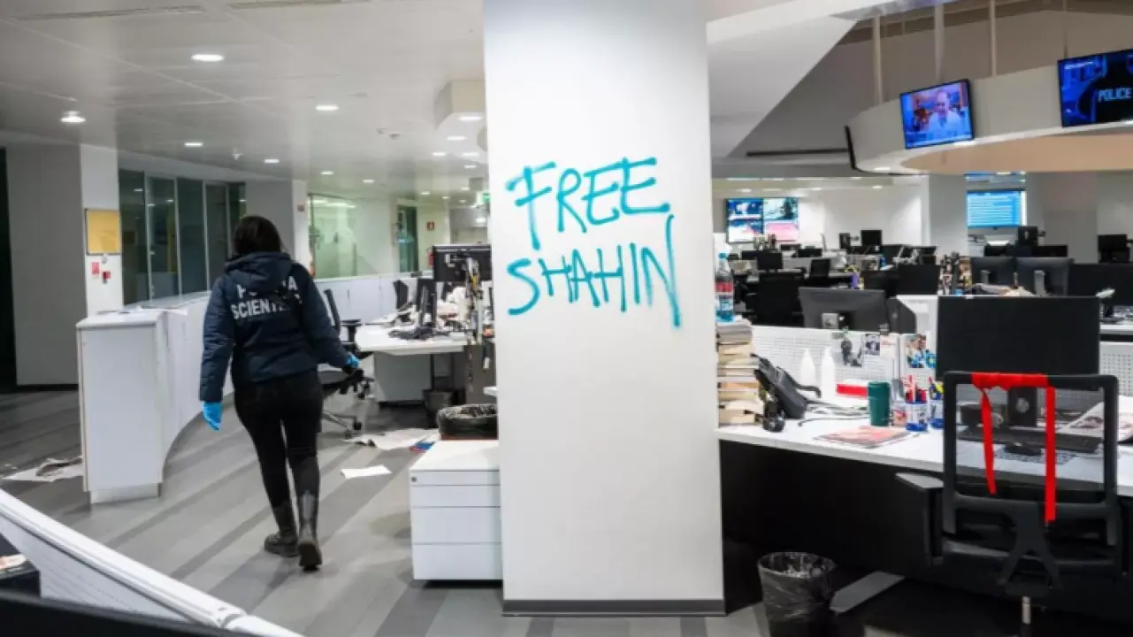 Пропалестинские активисты разгромили и забросали фекалиями офис газеты в Италии