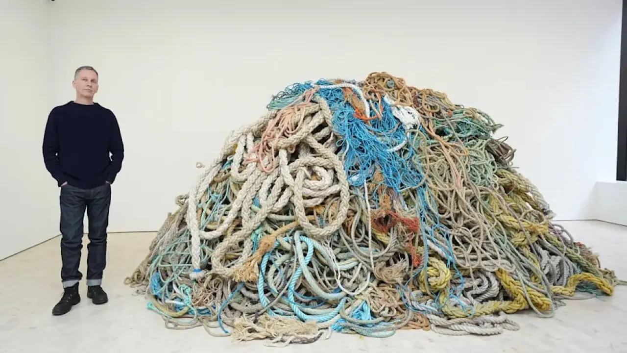 Британский художник продаёт гору старых канатов за миллион фунтов