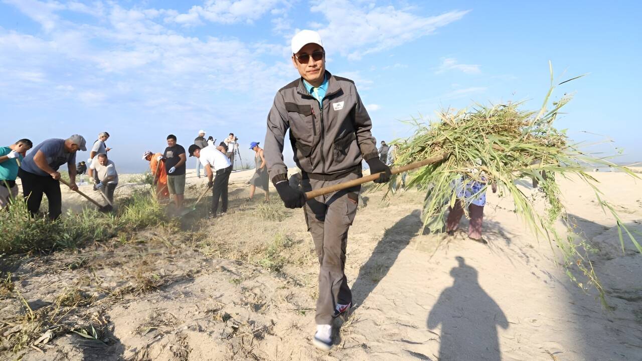 В Мангистауской области прошли масштабные субботники / Фото:  пресс-служба акима региона