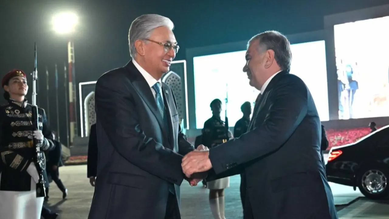 Мирзиёев проводил Токаева по завершении визита в Узбекистан