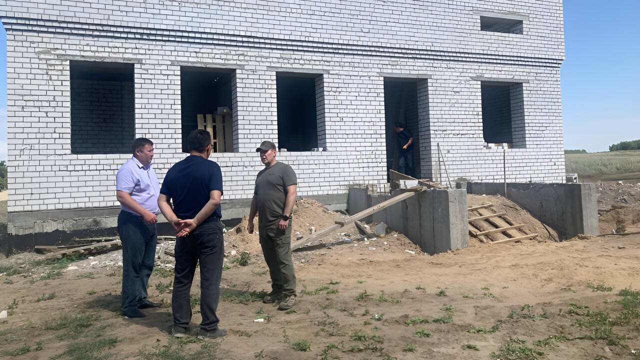 Заместитель акима Абайской области Димитрий Гариков объехал объекты Бородулихинского района / Фото: Пресс-служба акимата Абайской области