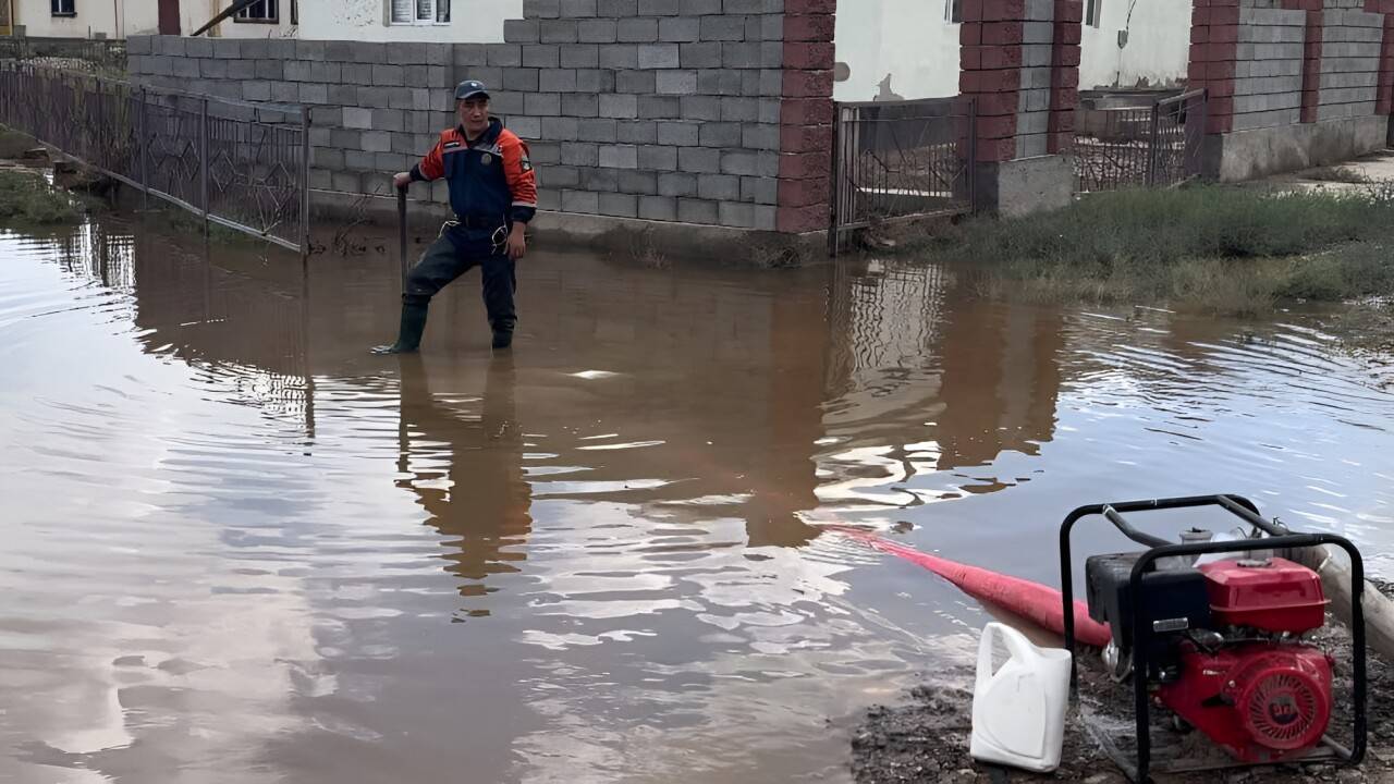В Жанатасе оценивают ущерб после наводнения из-за ливня