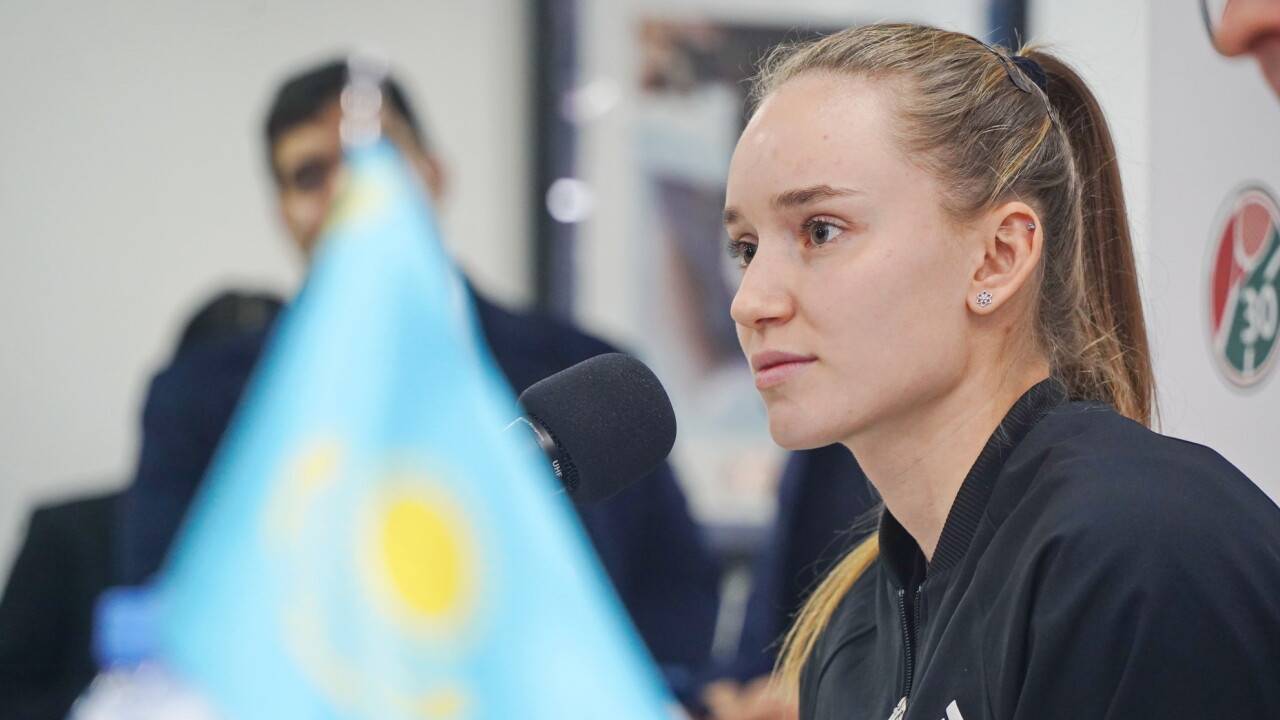 Елена Рыбакина вышла в четвертьфинал Уимблдона: её соперница отказалась от продолжения игры