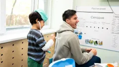 Әлемдік теннис жұлдыздары Карен Хачанов пен Фабиан Марожан Алматыдағы аутизм орталығына барды