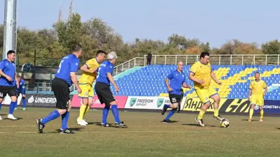 В области Жетысу игроки национальной сборной Казахстана по футболу провели товарищеский матч