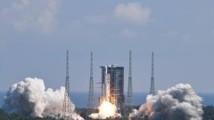 Корабль "Тяньчжоу-3" успешно пристыковался к орбитальной станции. Он доставил продовольствие