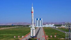 Китайский корабль "Шэньчжоу-14" готовят к отправке на орбитальную станцию