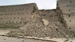 В Бухаре дожди разрушили древнюю крепостную стену возле Ворот Талипоч