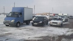 Больше 300 автомобилей скопились на блокпостах в Акмолинской области