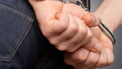Полиция Алматы задержала подозреваемого в краже зеркал с автомобиля главы банка