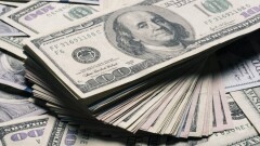 В Казахстан поступила первая партия наличных долларов из США