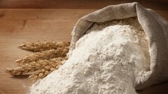 Кыргызстан продаст 10 тысяч тонн муки, которые получил от Казахстана в качестве гуманитарной помощи