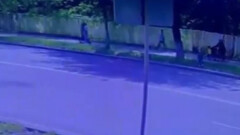 В Алматы полиция ищет водителя, который на самокате сбил четырёхлетнего ребёнка на тротуаре