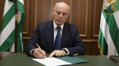 Президент Абхазии признал независимость ДНР и ЛНР
