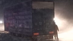 В Алматинской области за ночь спасатели вытащили из снега 15 грузовых автомобилей